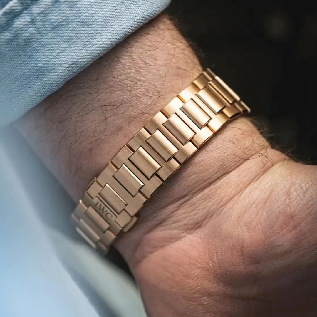 Yellow bezel - Black - 904L Steel - Automatic - 40mm