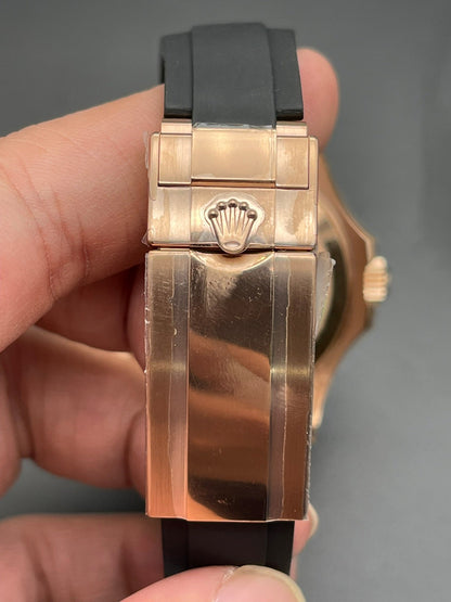 Rolex Yacht-Master 40, Oysterflex, black dial