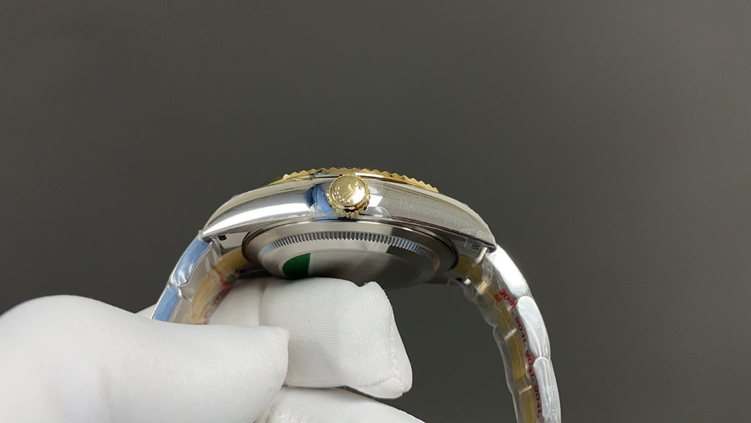 Rolex Sky-Dweller 42 - Black Silver Yellow Gold (Two-Tone)