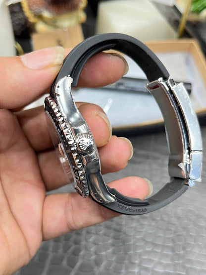 Rolex Yacht-Master 42, Oysterflex, black/white