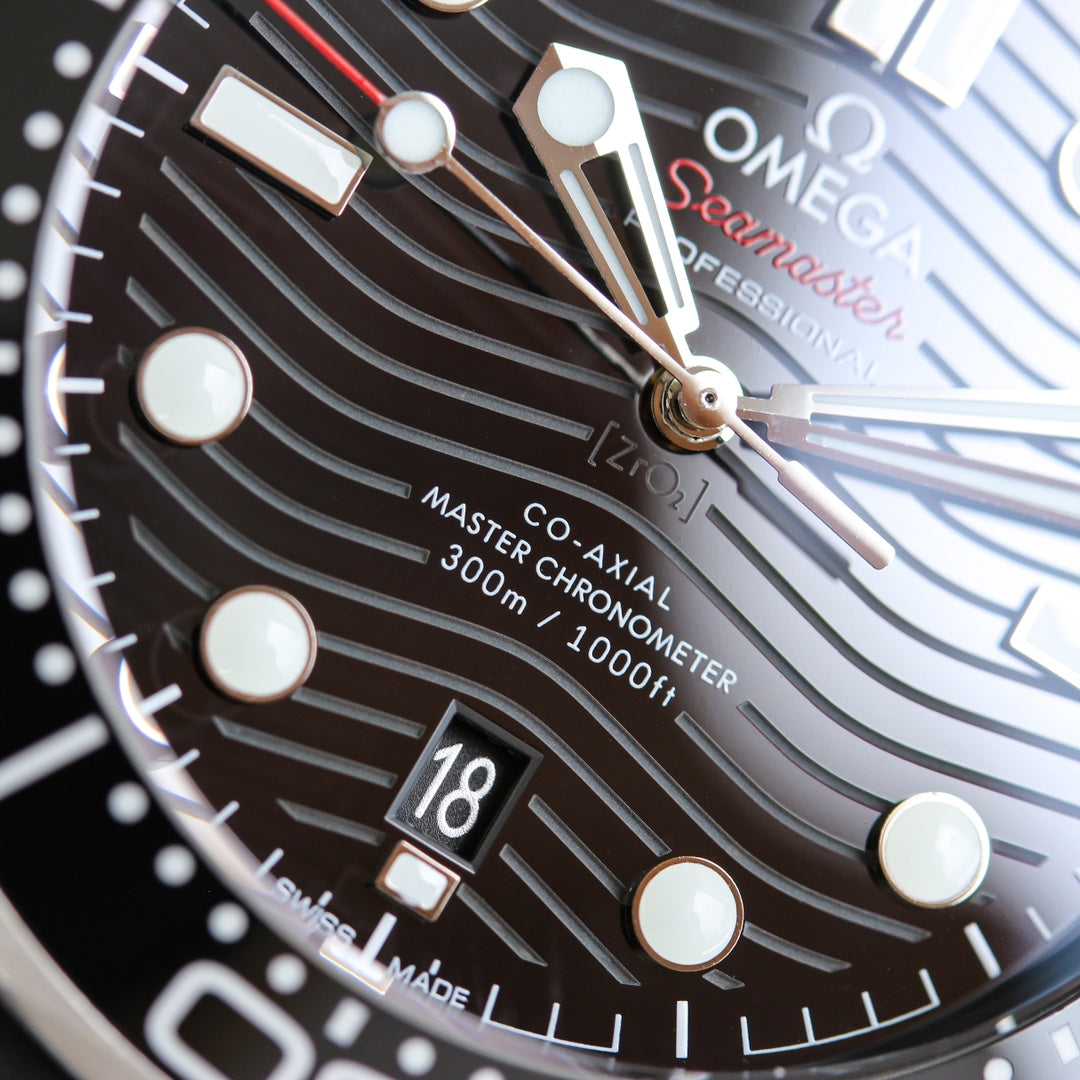 Top Version -210.32.42.20.01 - Black Rubber - Automatic - 42mm