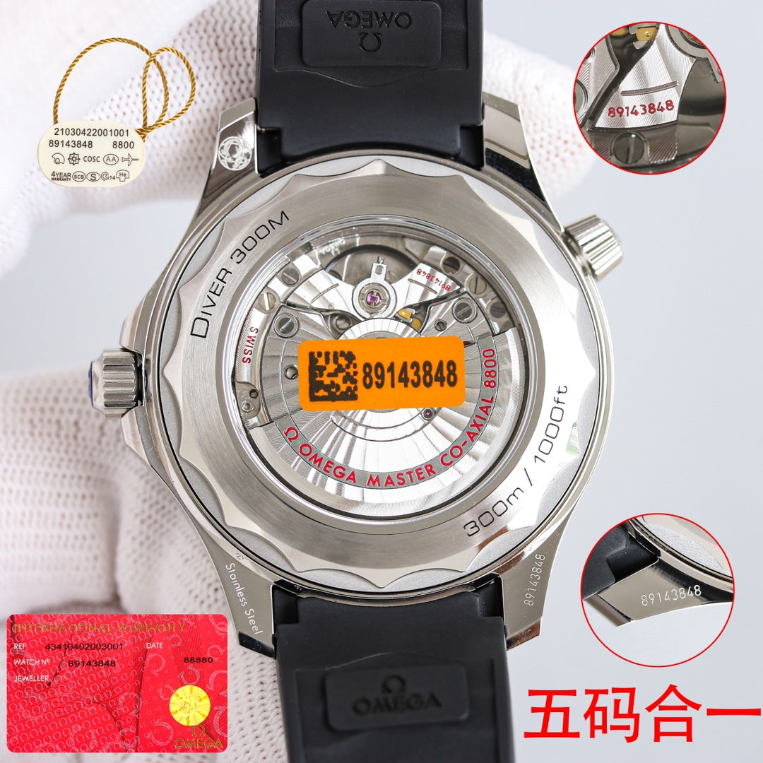 Top Version -210.32.42.20.01 - Black Rubber - Automatic - 42mm
