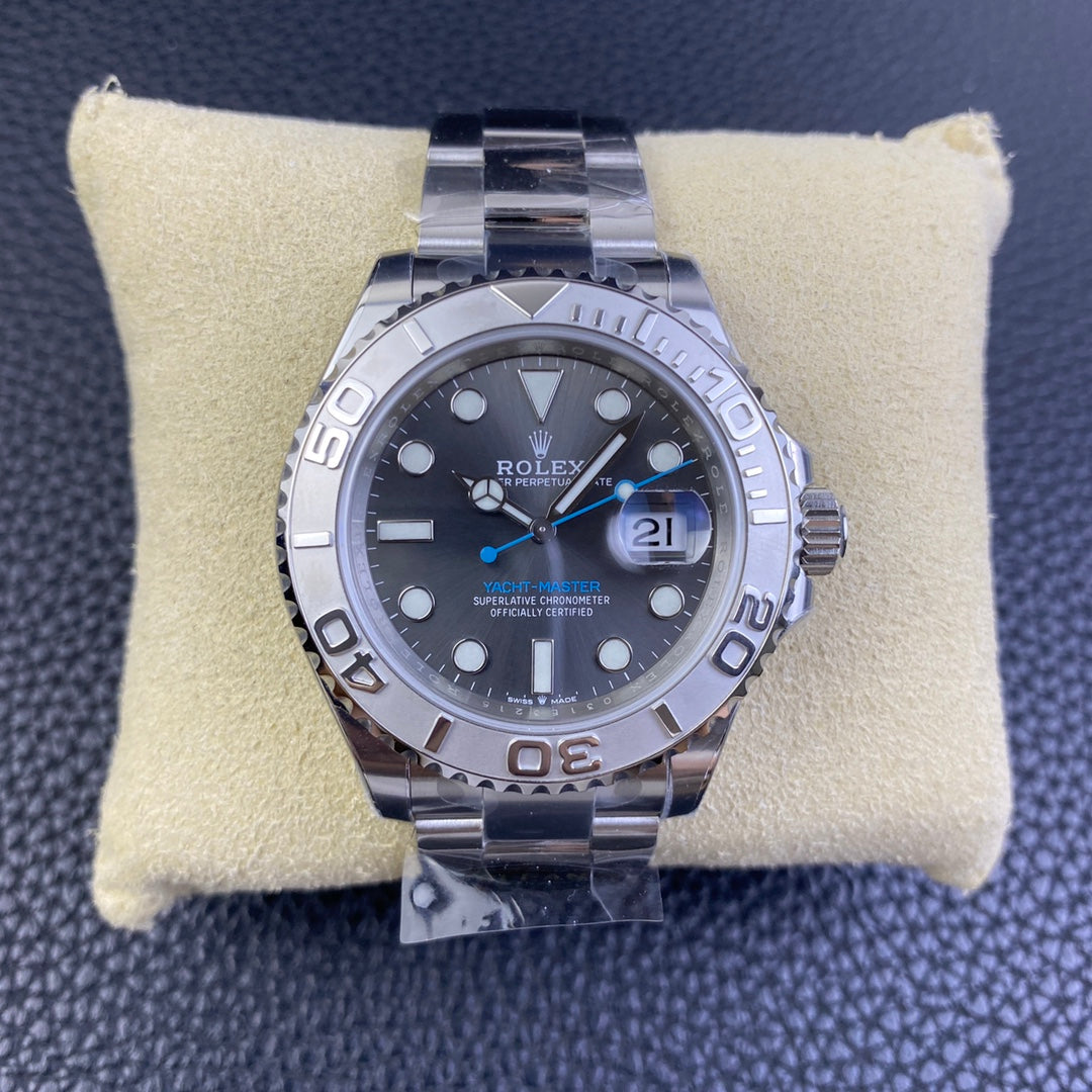 Rolex Submariner Date 40, black dial, white indexes