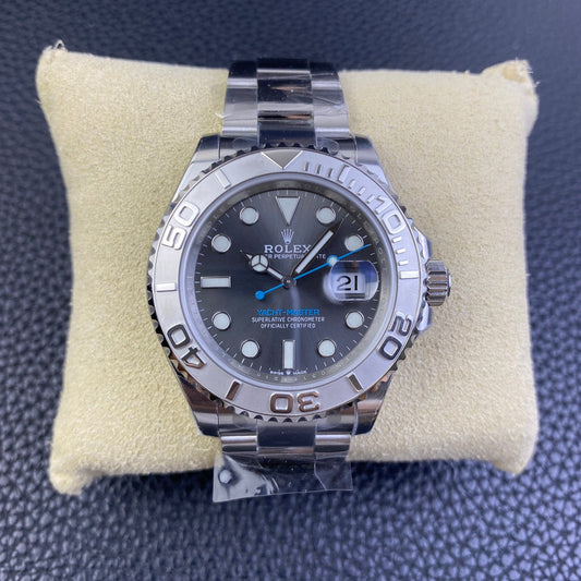 Rolex Submariner Date 40, black dial, white indexes