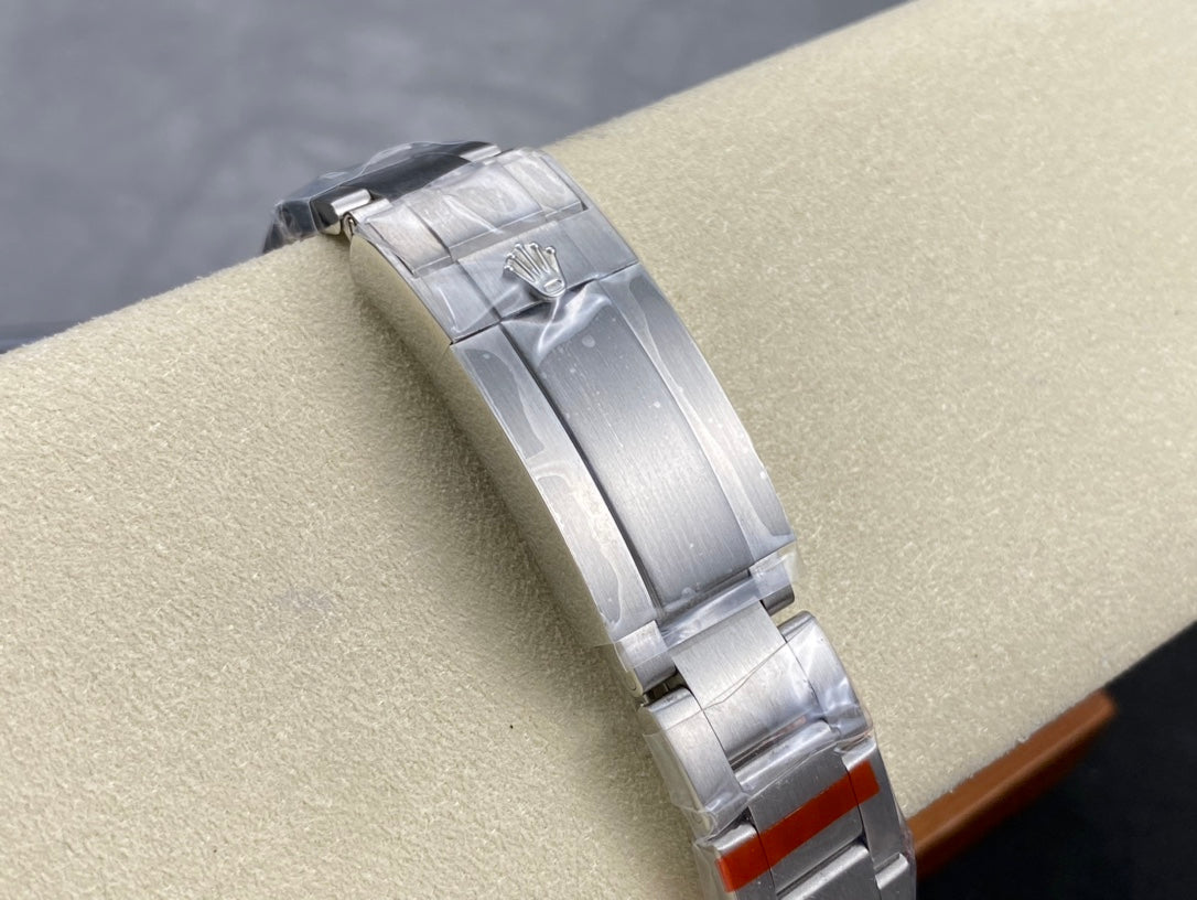 Rolex Submariner-style diver, black/white/colored variants