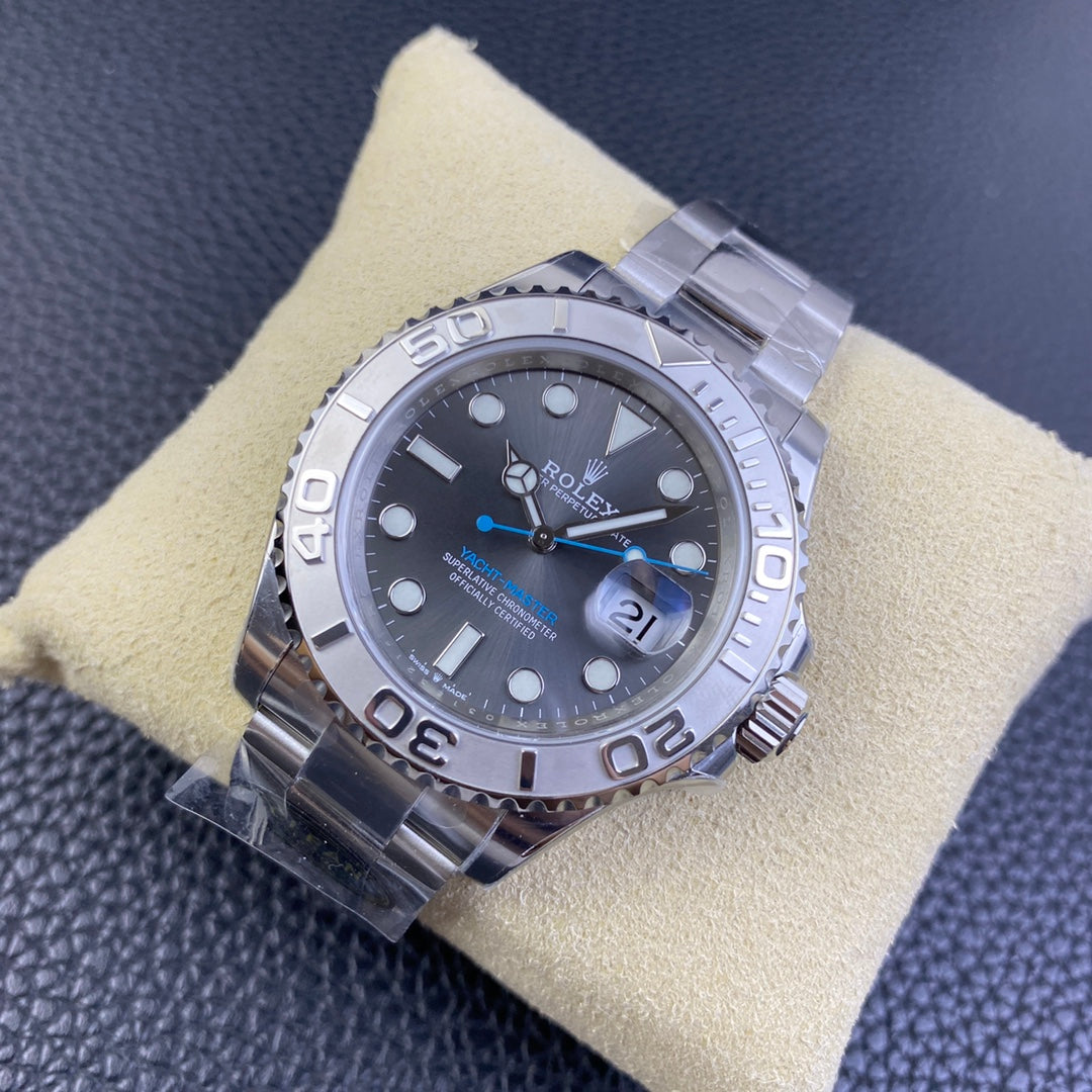 Rolex Submariner Date 40, black dial, white indexes