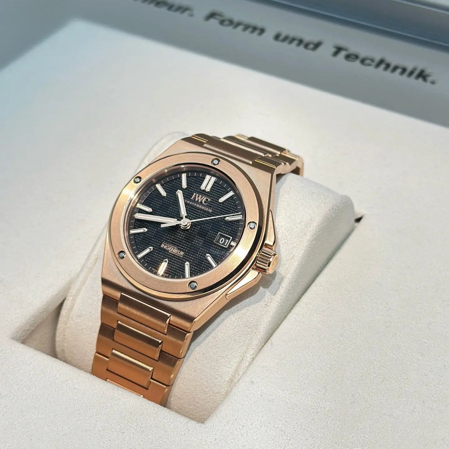 Yellow bezel - Black  - 904L Steel - Automatic - 40mm