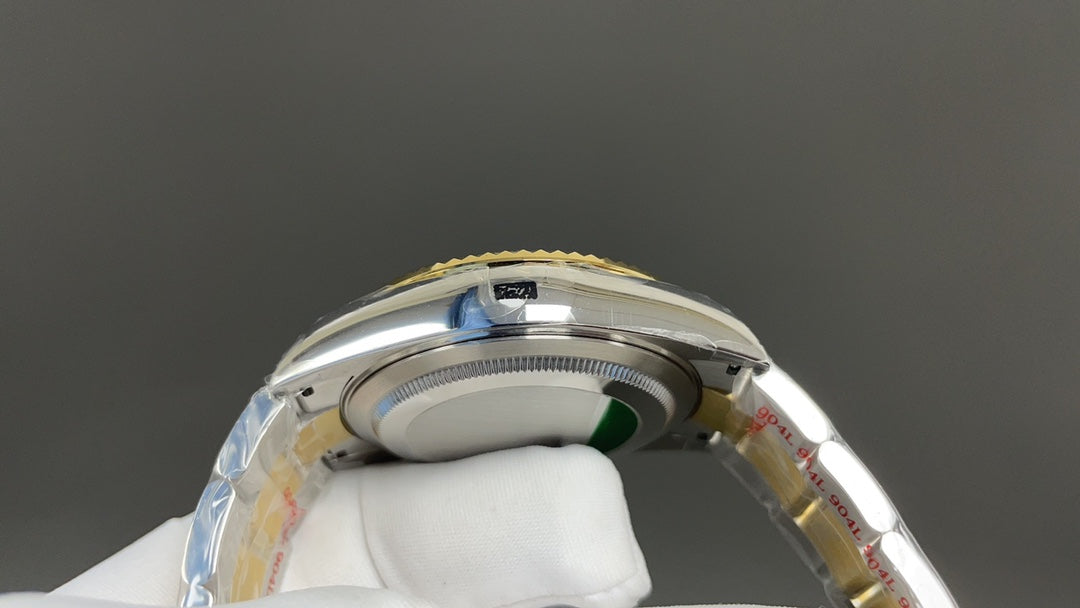 Rolex Sky-Dweller 42 - Black Silver Yellow Gold (Two-Tone)