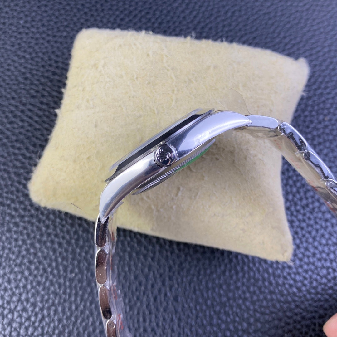 Rolex Oyster Perpetual 39, black dial