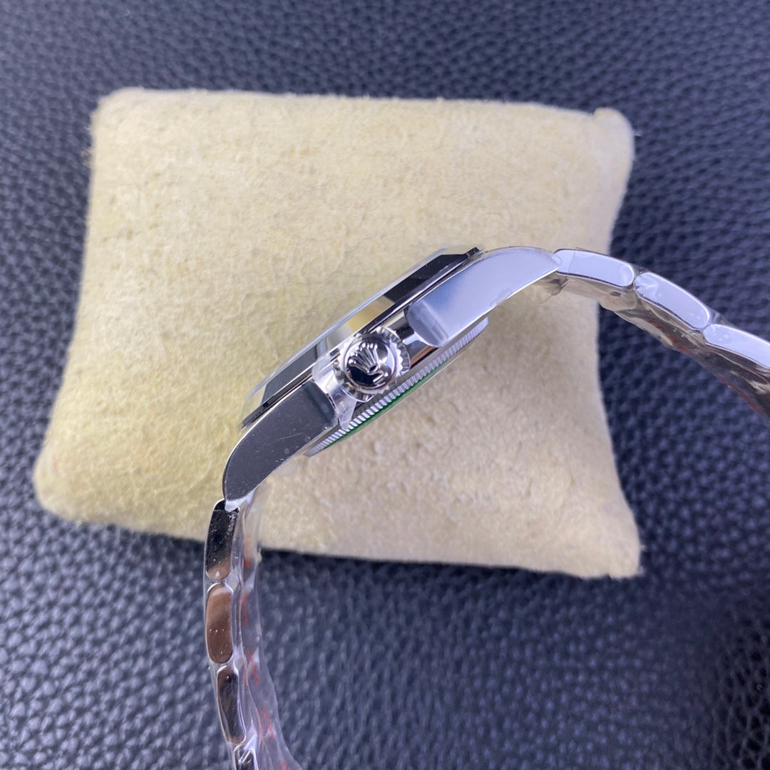 Rolex Submariner-style diver, black/white/colored variants