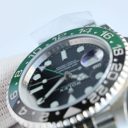 Rolex Submariner Date 40, green & black (“Hulk / Kermit” style)